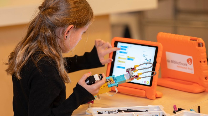 Meisje in TechLab